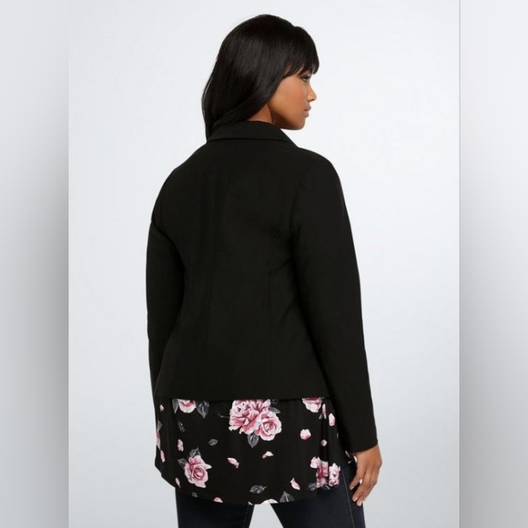 Torrid Black Cutaway Blazer with pockets - Picture 2 of 6